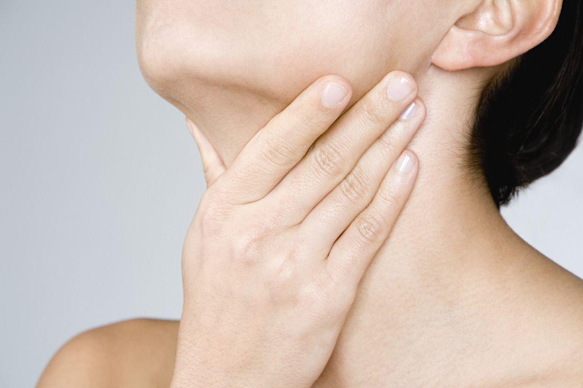 Lady soothing throat
