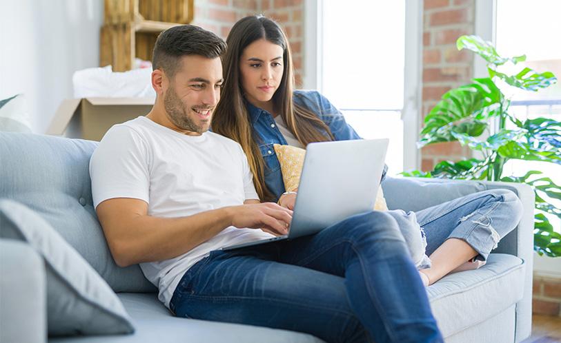 premature ejaculation image 2, couple on the sofa looking at the laptop